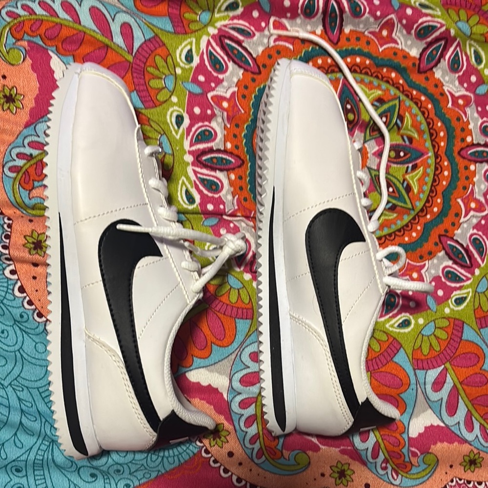 Nike Classic White and Black Sneakers